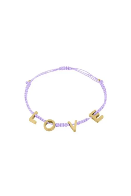 Entdecke das Armband „Love“ – dein neues Must-have! Mit einem zarten lila Band und einem flexibel verstellbaren Knoten passt es sich perfekt an dein Handgelenk an. Die goldenen Buchstaben, die zusammen das Wort „LOVE“ bilden, verleihen dem Armband einen edlen Touch. Minimalistisch und stilvoll, ist es der ideale Begleiter für deinen Alltagslook oder ein besonderes Geschenk für jemanden, der dir am Herzen liegt. Setze ein Statement mit diesem modernen Accessoire auf schlichtem Weiß – weil Liebe einfach immer im Trend liegt!.