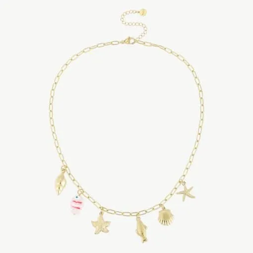 Entdecken Sie das ultimative Urlaubs-Feeling mit der trendigen Urlaubsflair Goldkette! Diese stilvolle Kette verzaubert dich mit einem goldenen Blatt, einem süßen rosa-weißen Eis am Stiel, einer eleganten goldenen Muschel, einem schicken Goldfisch und einem glitzernden Seestern-Anhänger. Mit dem verstellbaren Verschluss passt sie perfekt zu deinem Look. Also schnapp dir das Sommerfeeling und mach jeden Tag zu deinem persönlichen Strandabenteuer!.