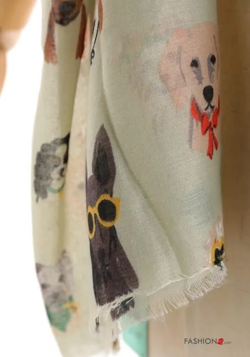 Entdecke dein neues Lieblings-Accessoire: Der Lieblingsrudel-Schal! 🎉 Mit seinem trendigen Design und den verspielten Hundeillustrationen wird er garantiert zum Blickfang. Stell dir vor: ein cooler, brauner Vierbeiner mit Sonnenbrille und sein cremefarbener Kumpel mit roter Schleife – einfach unwiderstehlich! Die leicht französische Kante verleiht dem leichten Stoff zusätzlichen Charme, während er sich lässig über deine Schultern legt. Perfekt für deinen modernen Look – hol dir gleich deinen tierischen Begleiter nach Hause! 🐶✨.