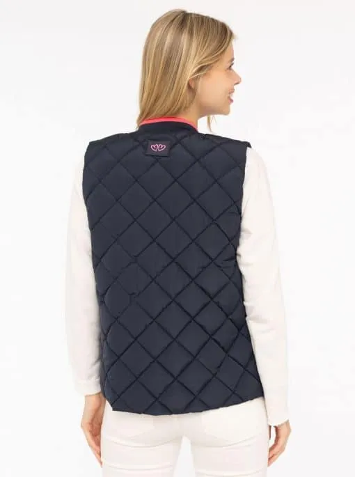 Du trägst eine dunkelblaue 