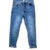 Entdecke jetzt deine Herz-Button High-Waist Jeans mit angesagten Umschlägen und trendigen Knöpfen am schwarzen Bügel!.