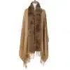 Erlebe den Jolina Poncho Schal: Modernes Tan-Design, luxuriöser Kunstpelz und trendige Fransen - dein neues Fashion-Statement!.