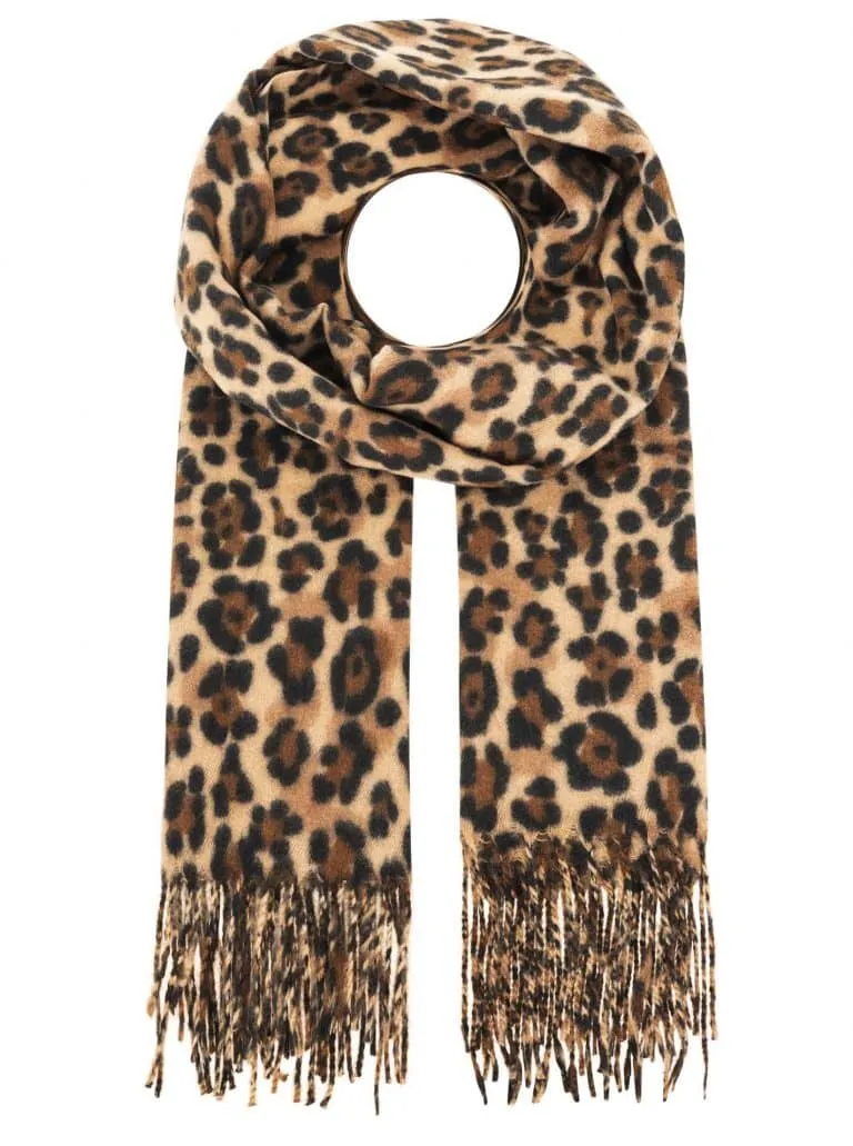Bring deine Looks auf das nächste Level - mit diesem modernen Leo-Schal samt stylischen Fransen. Zeig deinen Trend-Instinkt!.