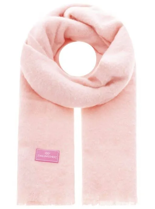 Entdecke deinen flauschigen, hellroten Schal 