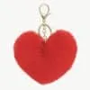 Verleihe deinem Look das gewisse Etwas: Der flauschige rote Herzanhänger mit Goldverschluss peppt Taschen und Schlüssel stilvoll auf!.