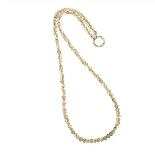 Erlebe die Vario Kette lang: Goldene Perlen und ein strukturierter, runder Verschluss setzen dich stilvoll in Szene.