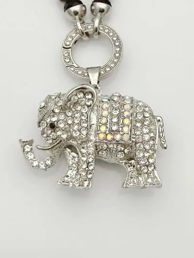 Verleihe deinem Look Glanz mit dem Libelle Wechselanhänger: ein funkelnder Silber-Elefant für deine Lieblingskette!.