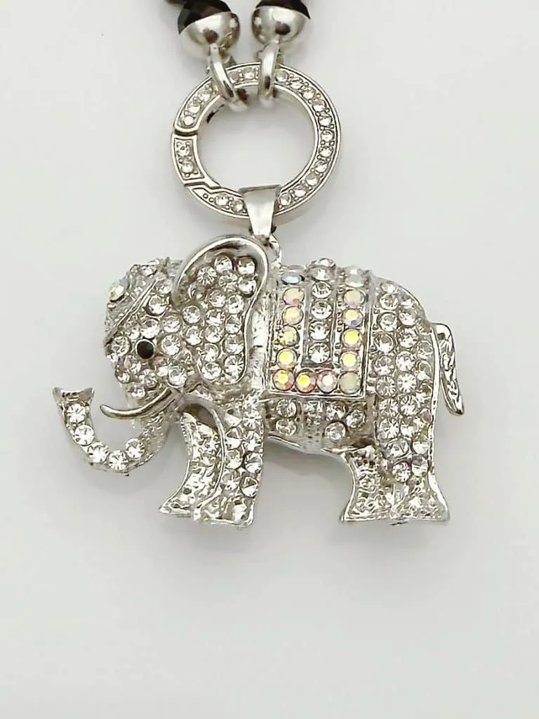 Verleihe deinem Look Glanz mit dem Libelle Wechselanhänger: ein funkelnder Silber-Elefant für deine Lieblingskette!.