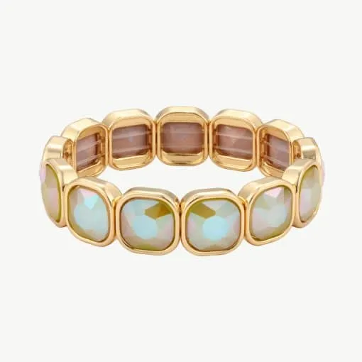 Entdecke dein Statement-Stück: Das Crystal Frame Armband mit schimmernden, eckigen Edelsteinen in goldenen Fassungen.