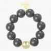 Setz ein Statement: Dein rundes Armband mit großen schwarzen Perlen, einem goldenen Akzent und 