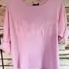 Hol dir dein neues Lieblingsstück: Das LOVE Sweatshirt in zartem Rosa mit 3D-Schriftzug - modern, gemütlich und voll im Trend!.