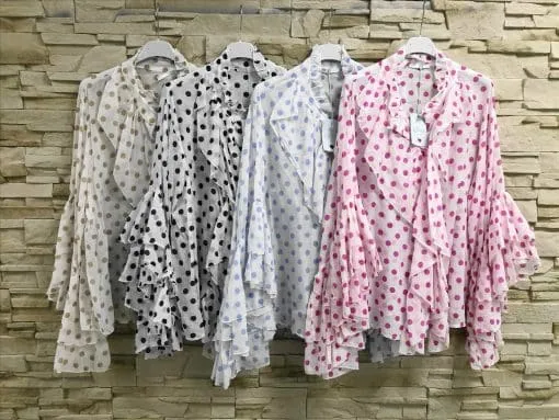 Entdecke deinen neuen Lieblingslook: Punkteprinzessin Blusen mit Rüschen in Beige, Schwarz, Blau und Pink warten auf dich!.