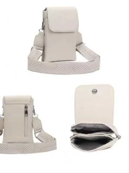 Entdecke deine neue Lieblings-Crossbody-Bag in Creme: Stylish von vorn, praktisch mit Reißverschluss und gestreiftem Innenfach!.