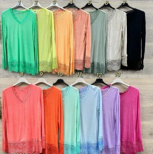 Entdecke dreizehn moderne, langärmlige Shirts mit Spitzenbesatz in trendigen Farben - perfekt für deinen stilvollen Look!.