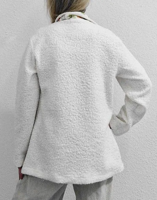 Du trägst den Bouclé Blazer 