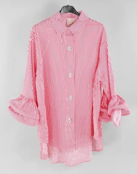 Entdecke deine neue Côte d'Amour Bluse: stylische rot-weiße Streifen und verspielte Rüschenärmel - perfekter Look für dich!.