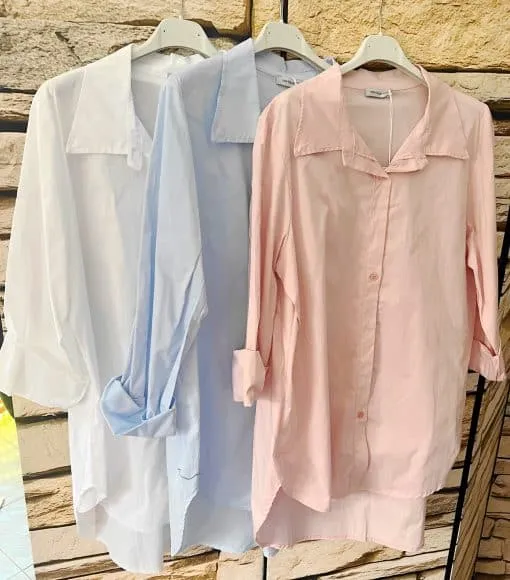 Entdecke deine neuen Lieblingsblusen: Stylische Soft Basics in Weiß, Hellblau und Rosa warten auf dich - modern, zeitlos, bequem.