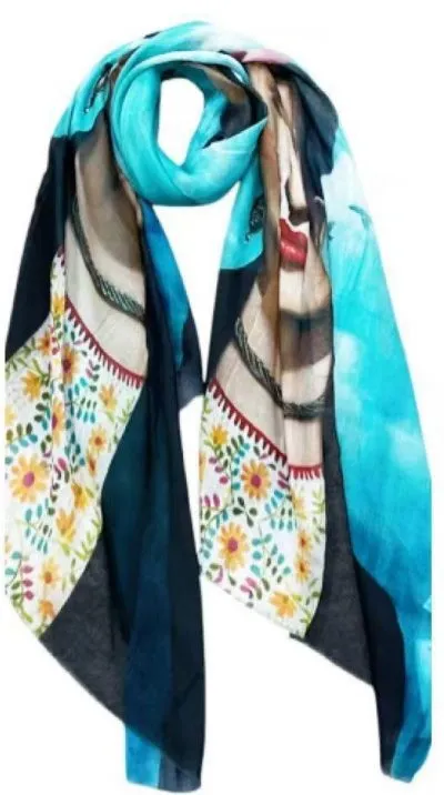 Hol dir den modernen Look: Dieser farbenfrohe Schal mit Blumenmuster und blauen Akzenten verleiht deinem Outfit das gewisse Etwas.