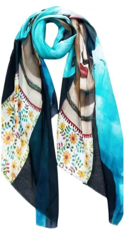 Hol dir den modernen Look: Dieser farbenfrohe Schal mit Blumenmuster und blauen Akzenten verleiht deinem Outfit das gewisse Etwas.