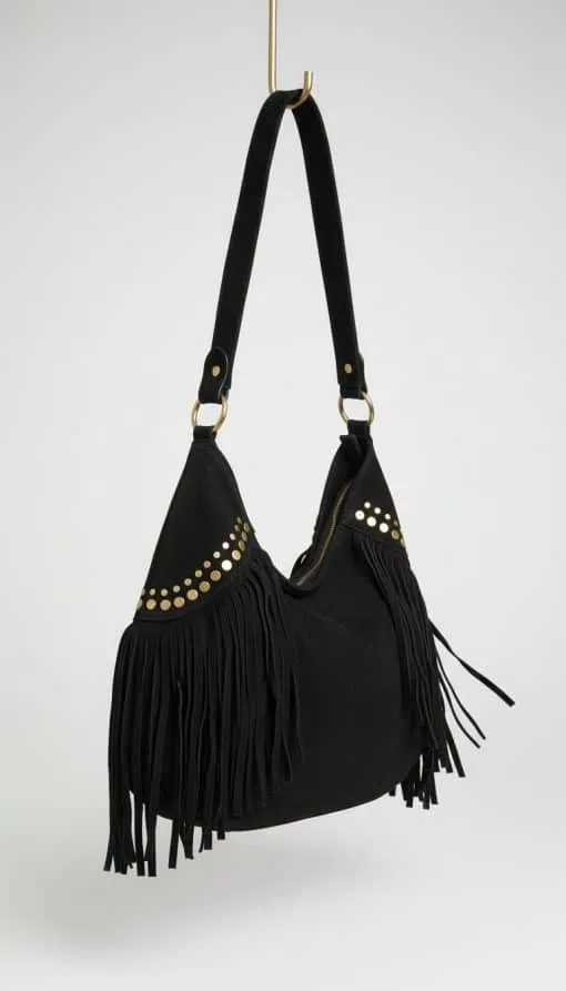Lassen Sie sich von dieser modernen schwarzen Wildleder-Umhängetasche mit Fransen und goldenen Nieten stilvoll begleiten.