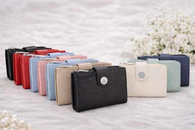 Klassische Geldbörsen in verschiedenen Farben. Elegante Damen Geldbörse aus Leder. Portemonnaie für Frauen.