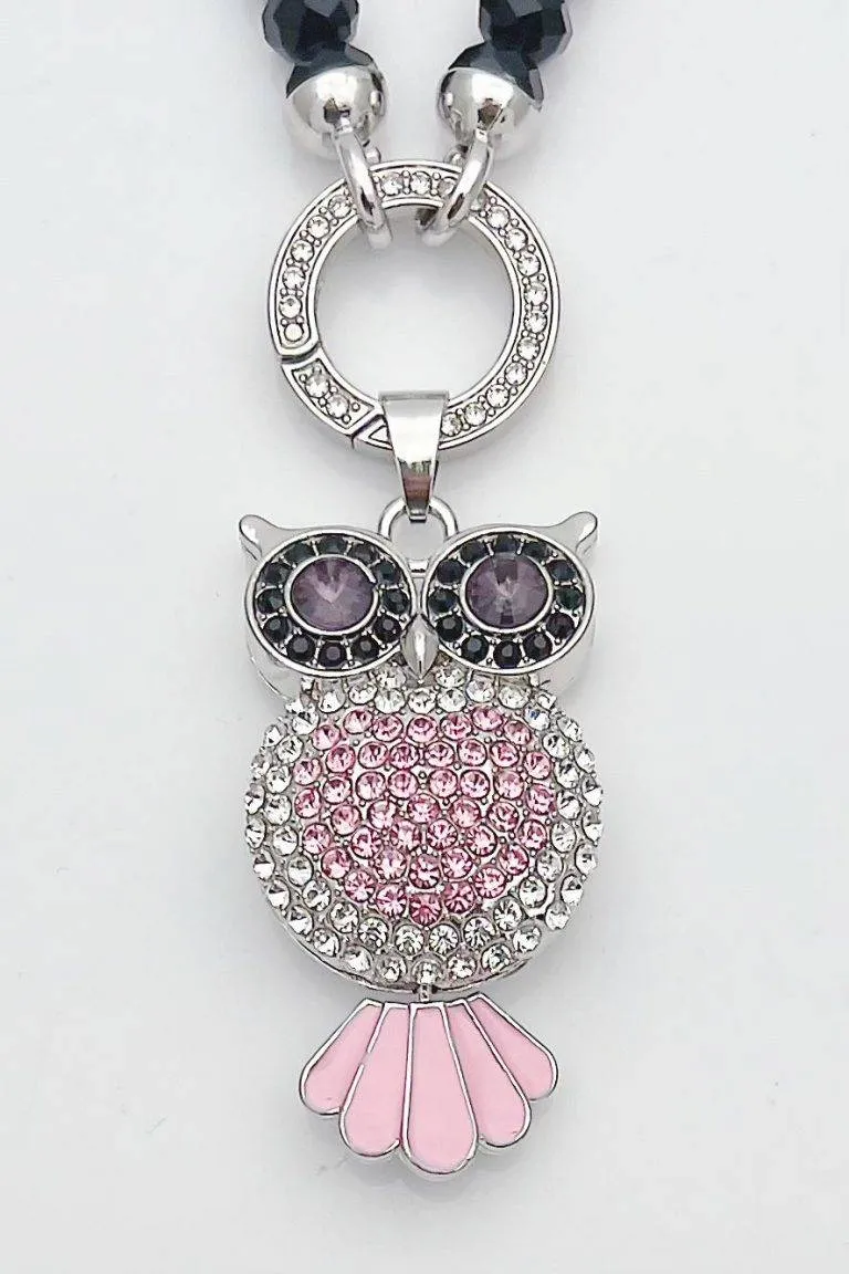 UHU Wechsel Anhänger: Silberner Eulen-Anhänger mit rosa, schwarzen und klaren Strasssteinen. Auffälliger Anhänger, perfektes Geschenk oder Accessoire-Upgrade.
