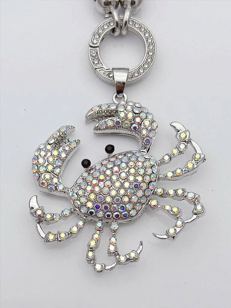 Silberner Totenkopf-Wechselanhänger mit schillernden Strasssteinen und schwarzen Perlenaugen - ein einzigartiges Schmuckstück für einen auffälligen, ausgefallenen Stil.