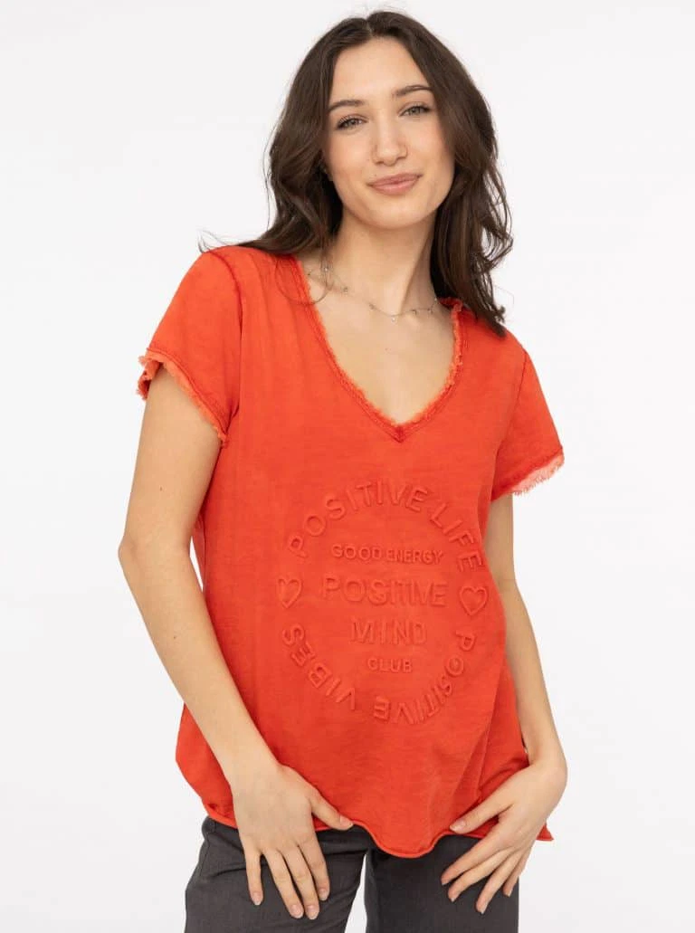 Leuchtend orangefarbenes 