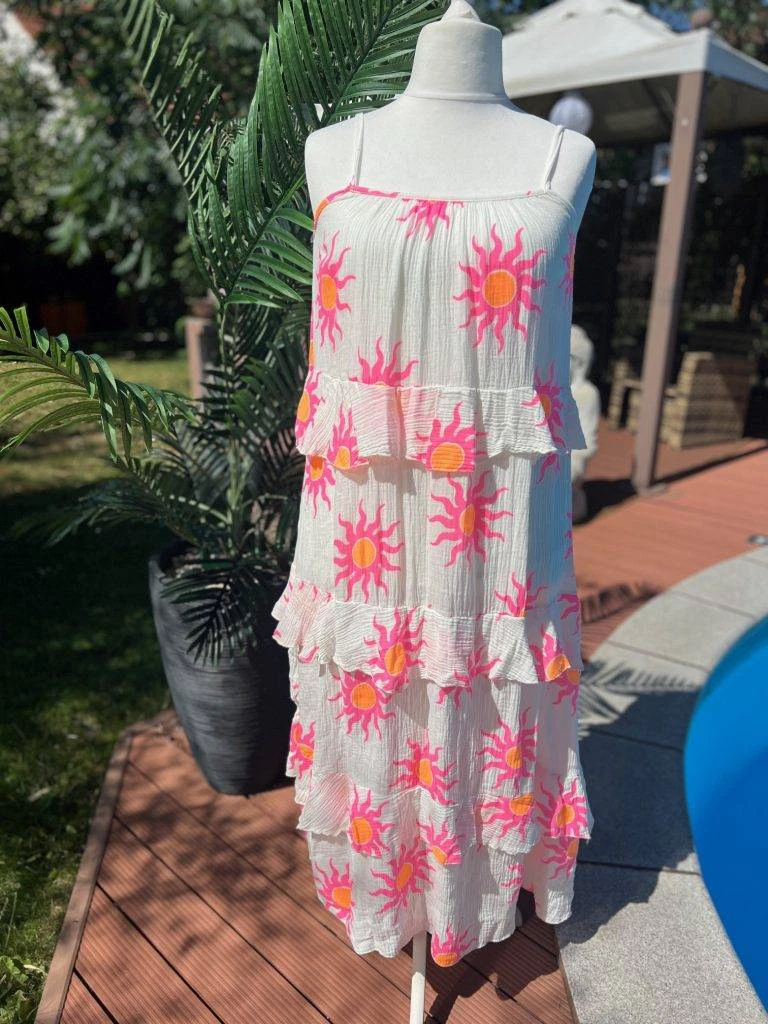 Das weiße Stufenkleid 