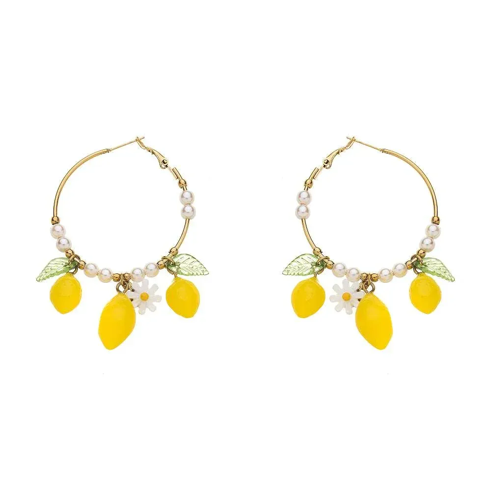 Zitronen-Creolen: Goldene Ohrringe mit Zitronen, Perlen, Blättern und Blumen. Sommerliche Zitrone Liebe Ohrringe.