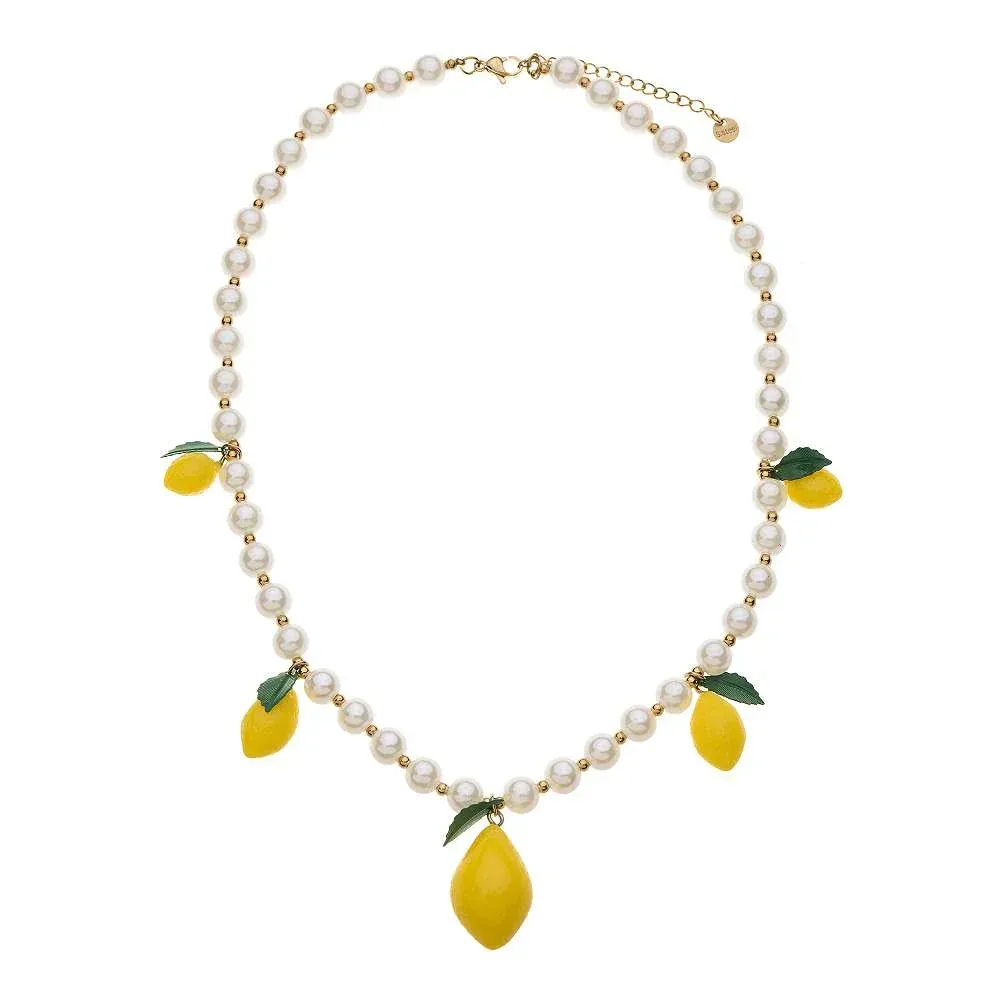 Limone Perlenkette: Elegante Halskette mit Zitronenanhängern und Perlen. Modeschmuck für Damen.